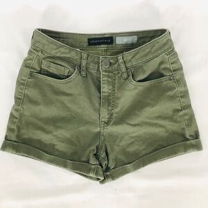 {Aeropostale} Midi Shorts